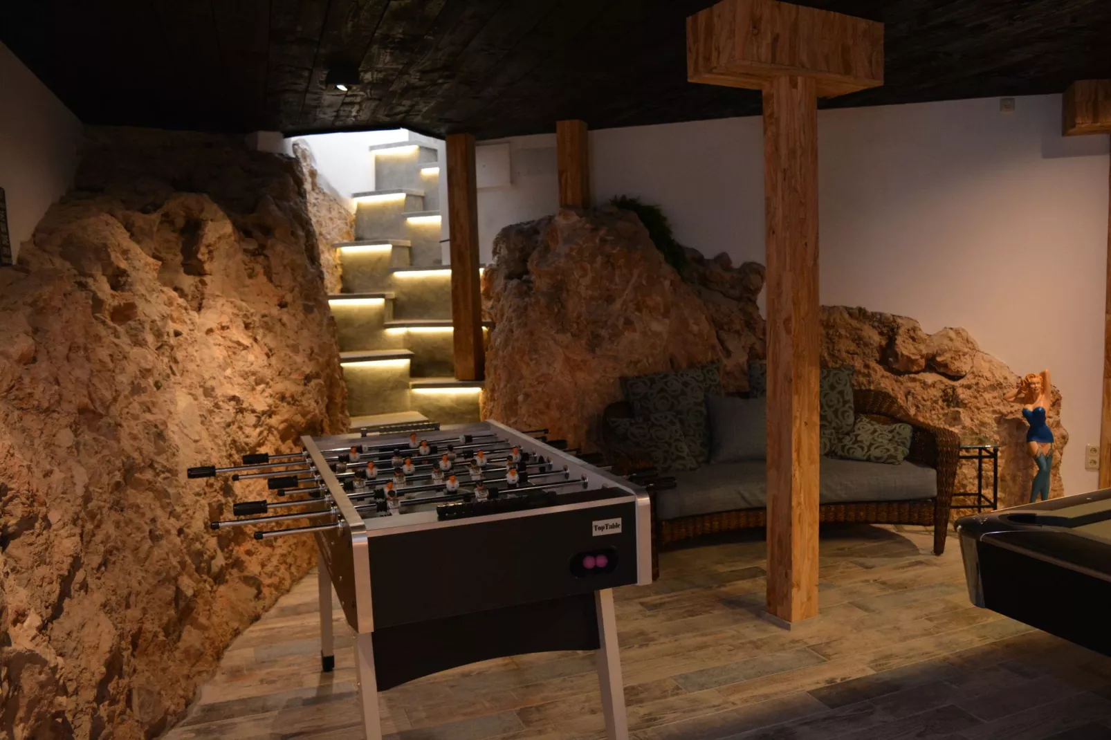 Monte Perdido-Recreation room