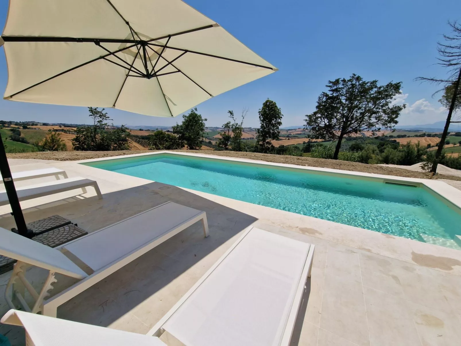 Neue Wohnung mit 2 Zimmern, Veranda und Pool