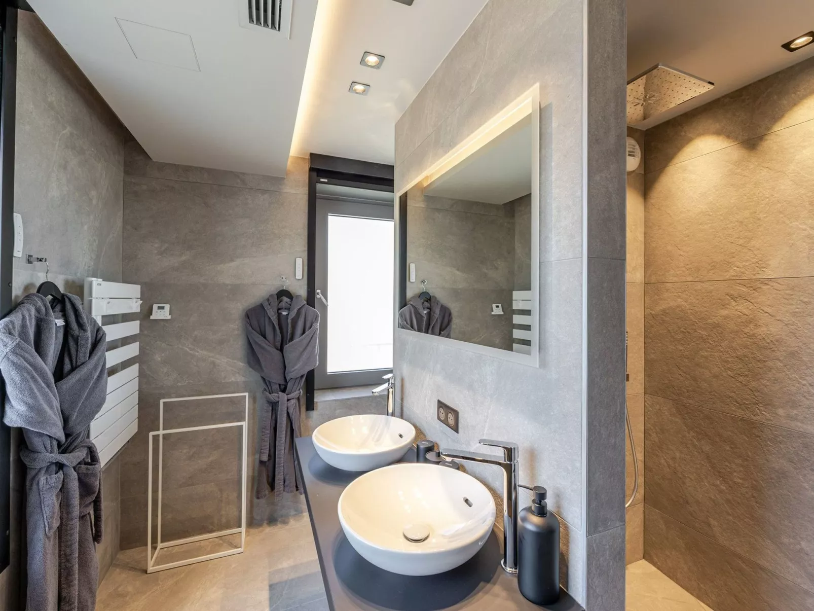 Loge aux Loups, Innenpool, Sauna, nahe am See-Inside