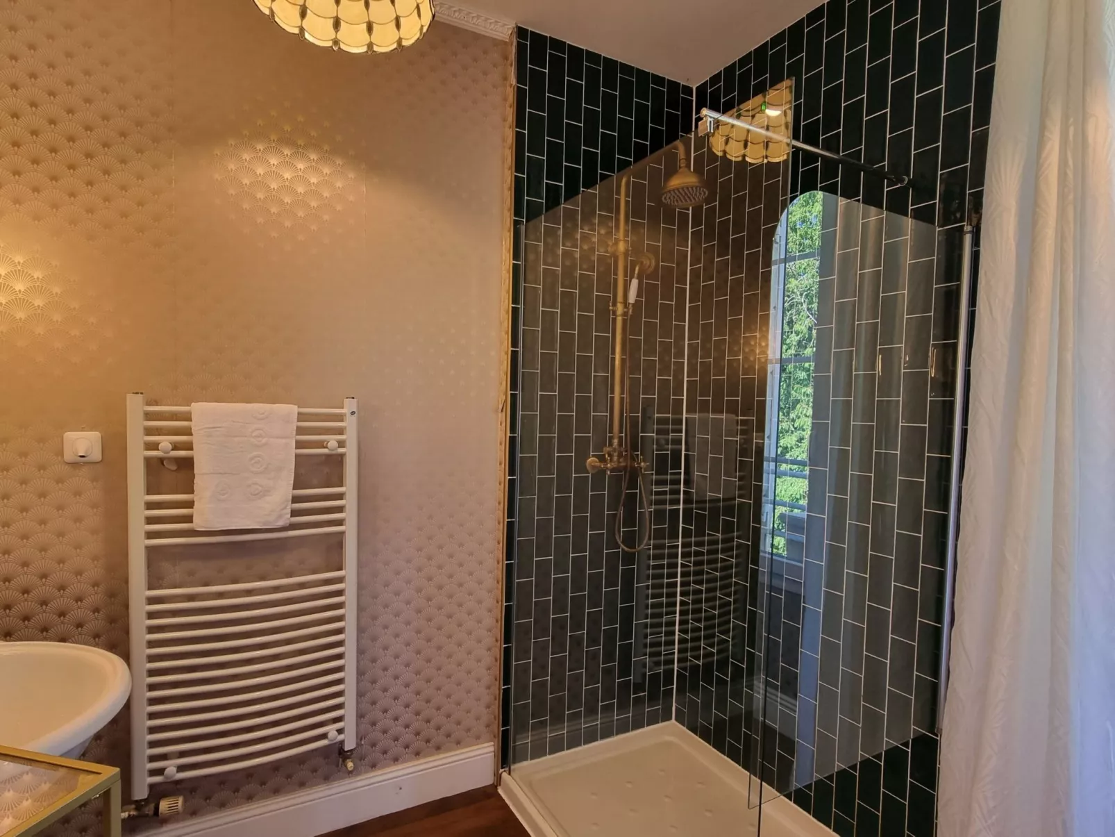 8-Zimmer-Schloss mit Pool und eigenem Park-Dedans