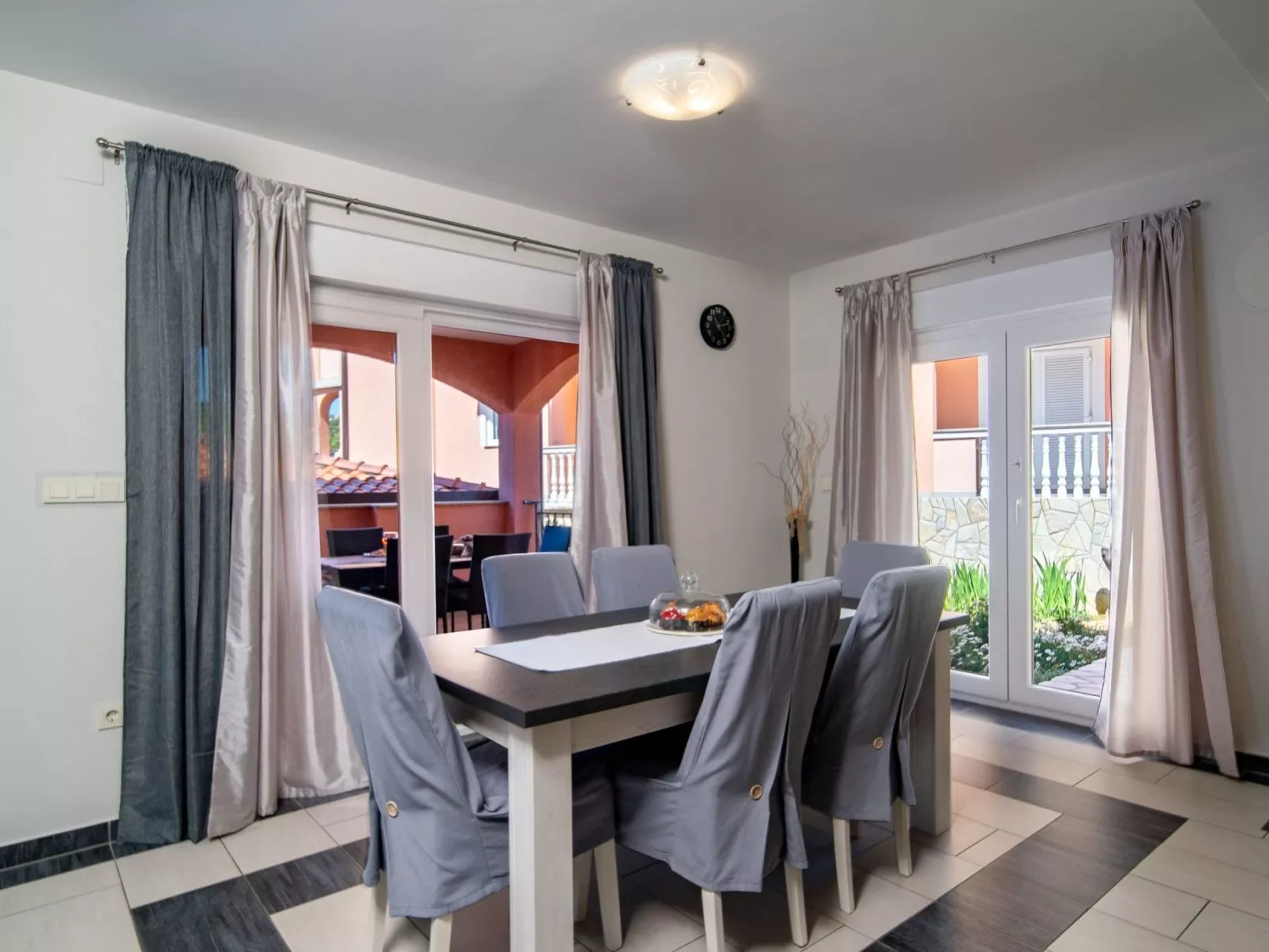 Appartement mit Blick auf das Wasser-Drinnen