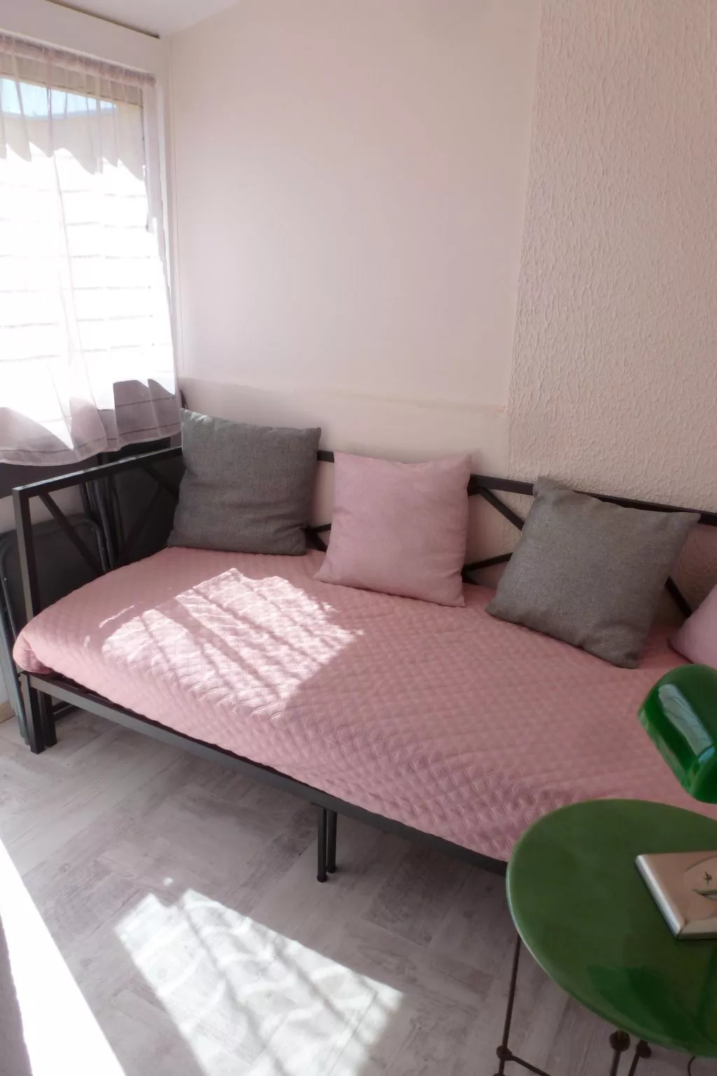 SAISONALE VERMIETUNG: DIE PERGOLA AM STRAND.-Dedans