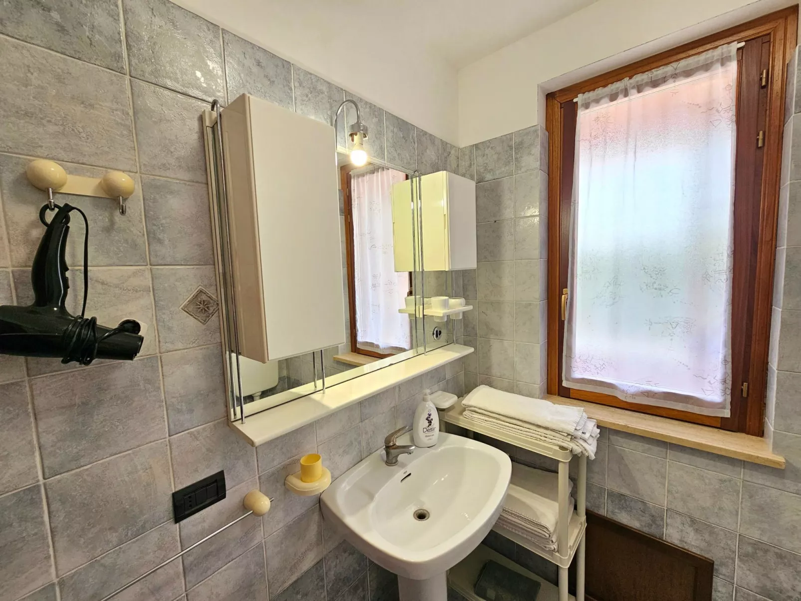 Villa mit Wasserblick-Dedans