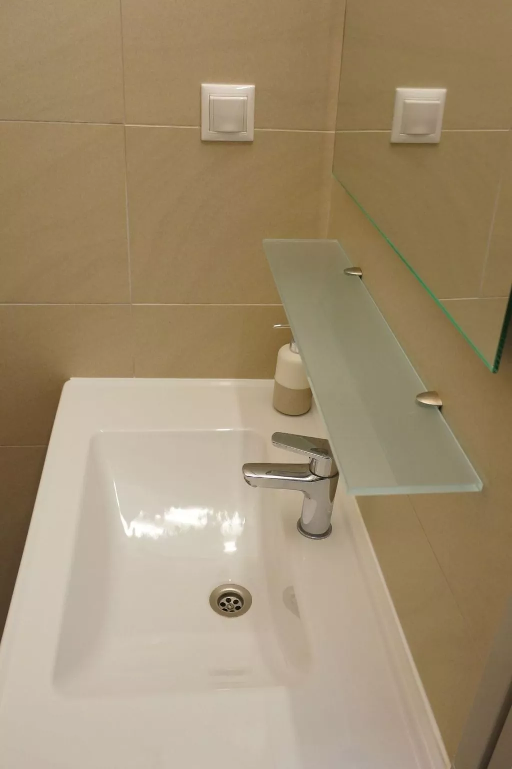 Finikas Garden Nikit-Inside