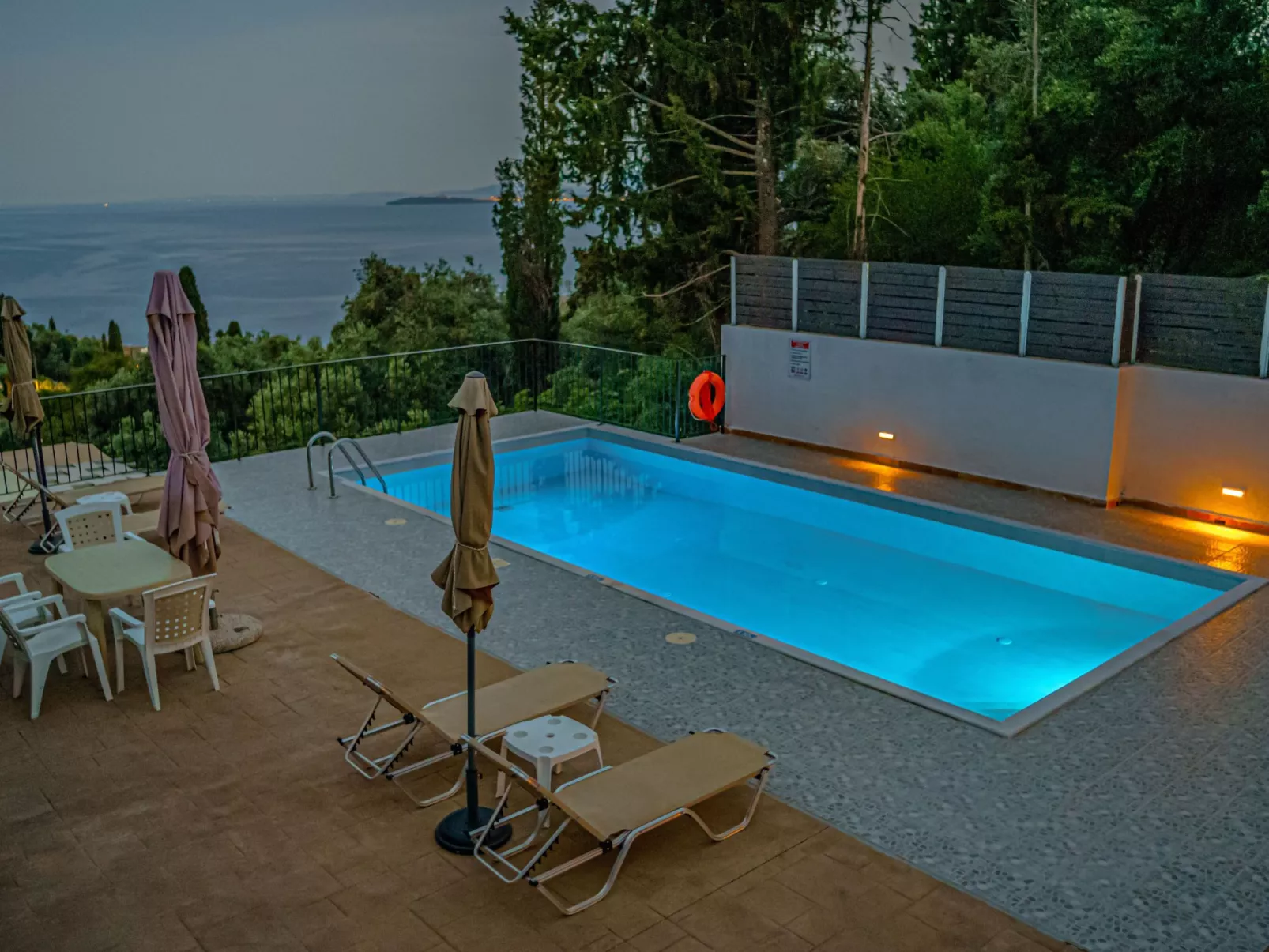 In Nisaki mit Pool-Draußen