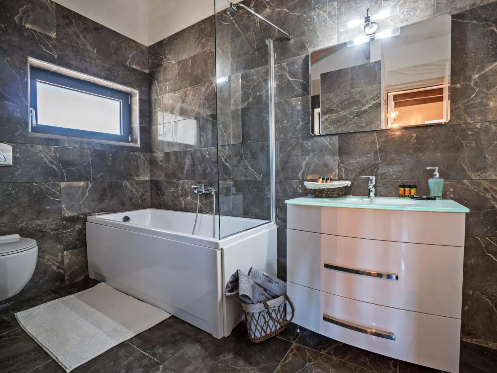 Kostenloses Frühstück, Pools, Kinderbereich, für 20 Gäste-Image-tags.info