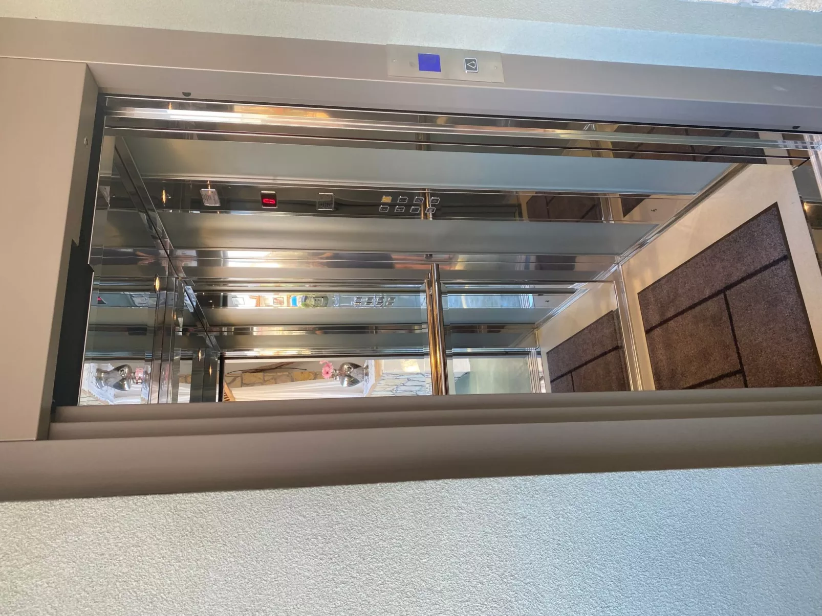 Mit Terrasse-Drinnen