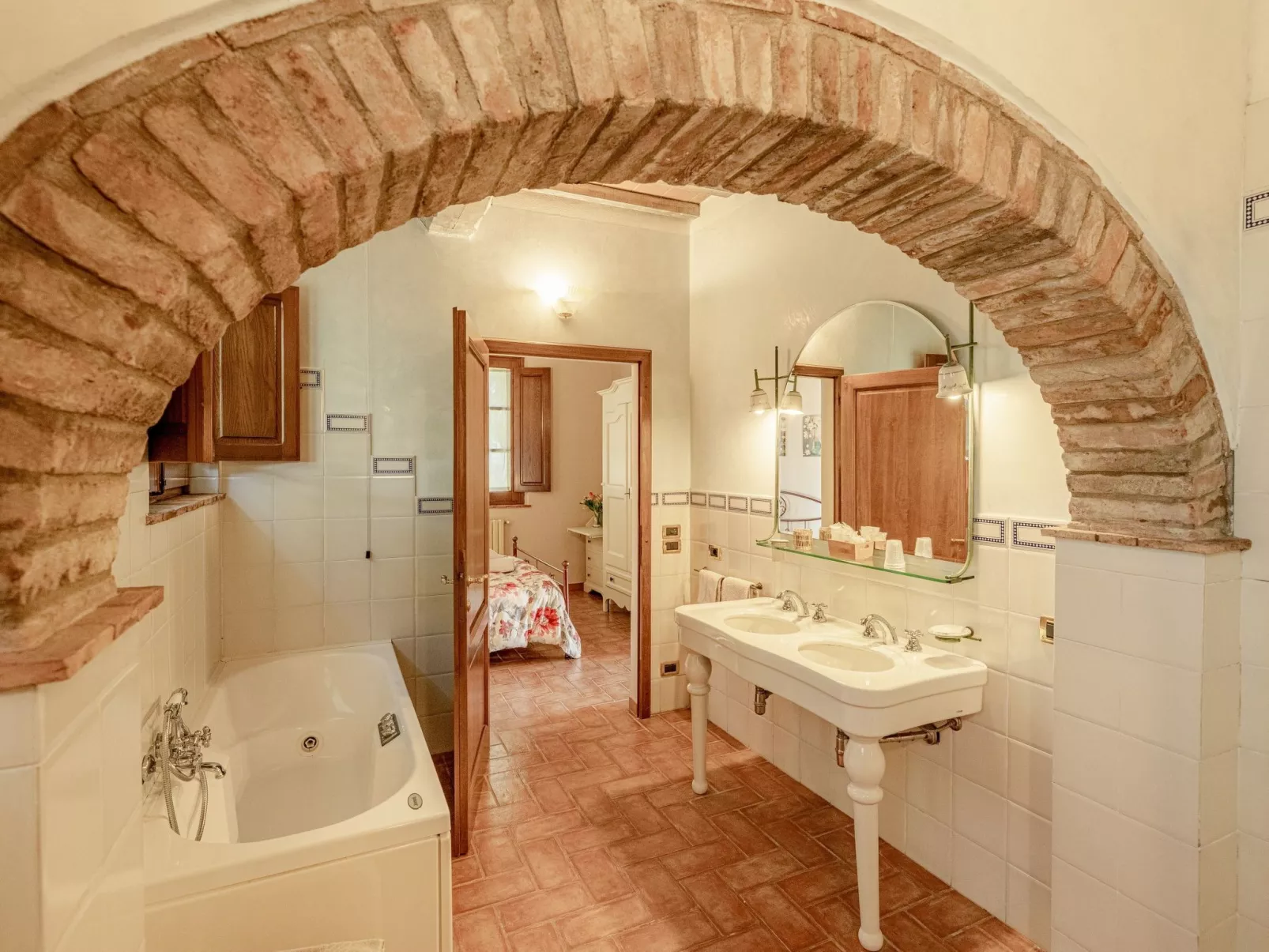 "Archi B4 sanguineto"-Drinnen