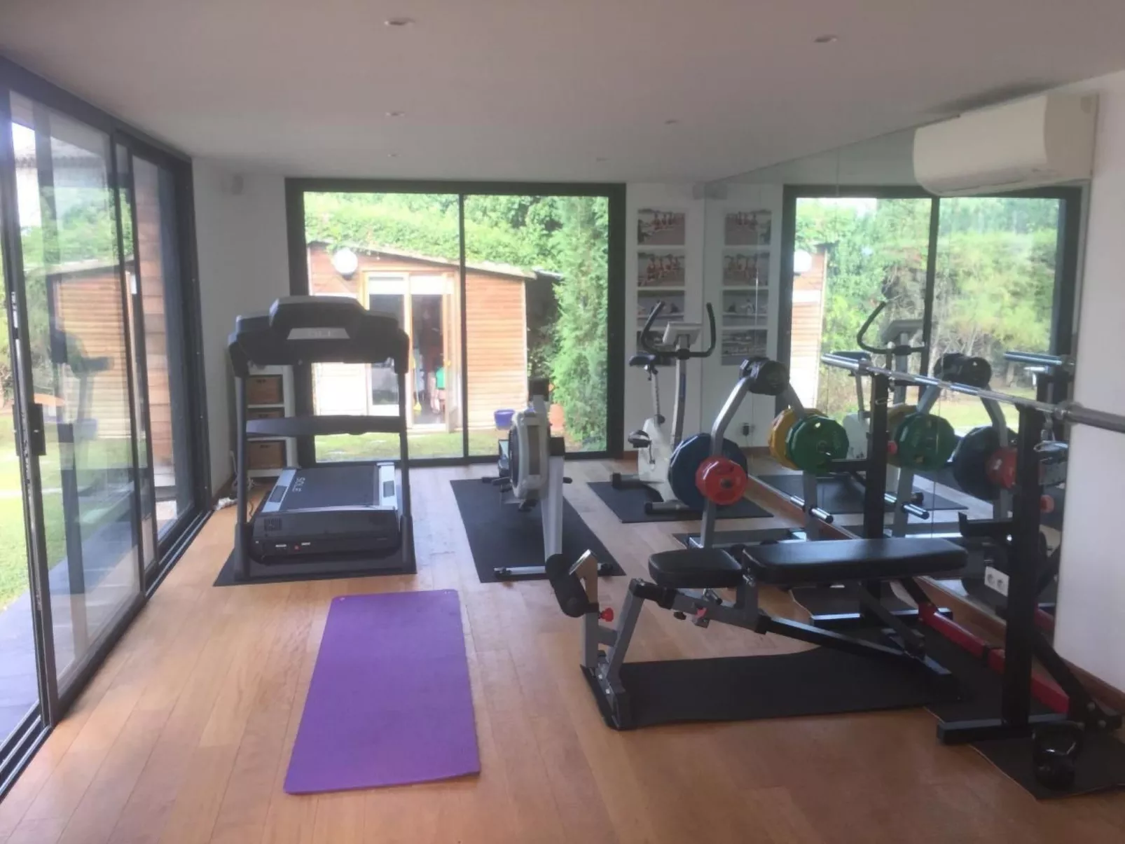 Villa mit privatem Pool und Fitnessraum-Inside