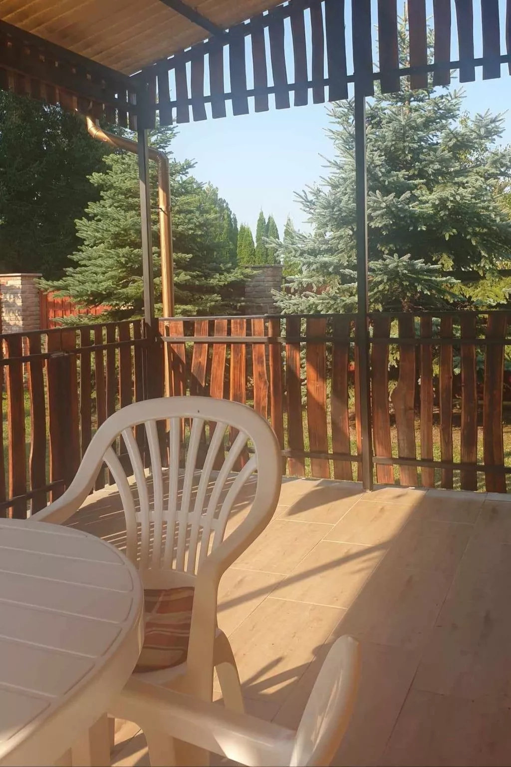 Mit eigenem Parkplatz-Dehors