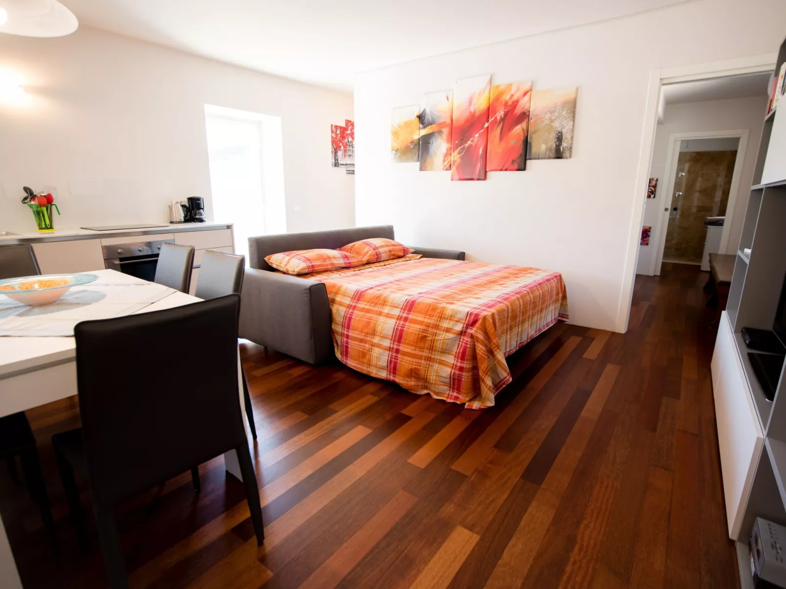 Anwesen mit Garten, Grill und Terrasse-Drinnen