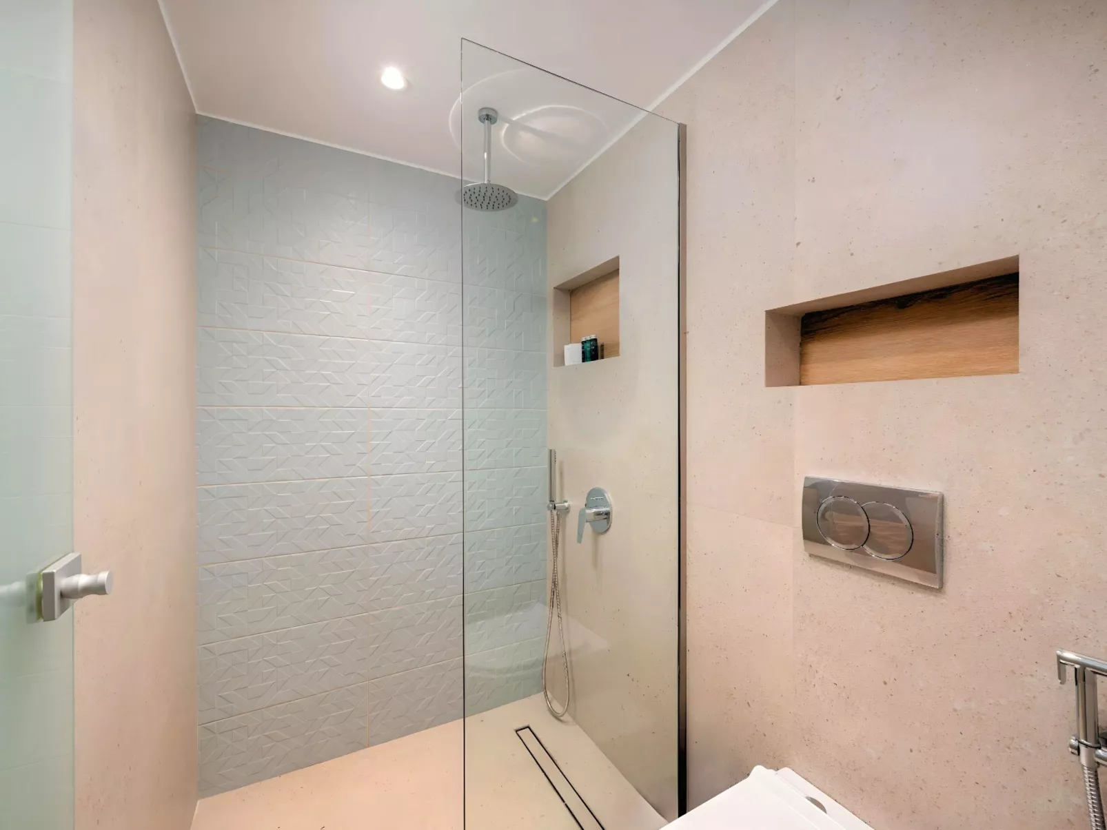 Hidden Gem Pool und Jacuzzi-Inside