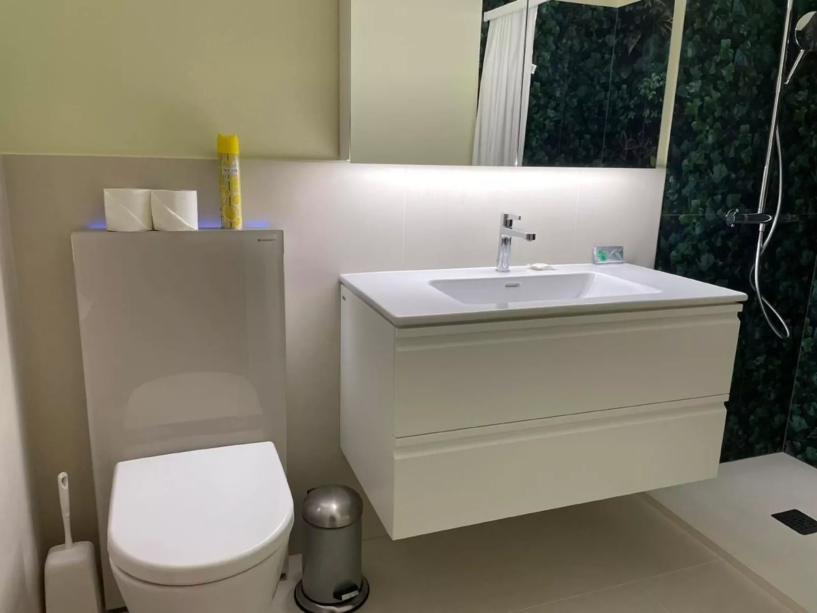 Navengana 4 mit Pool-Drinnen