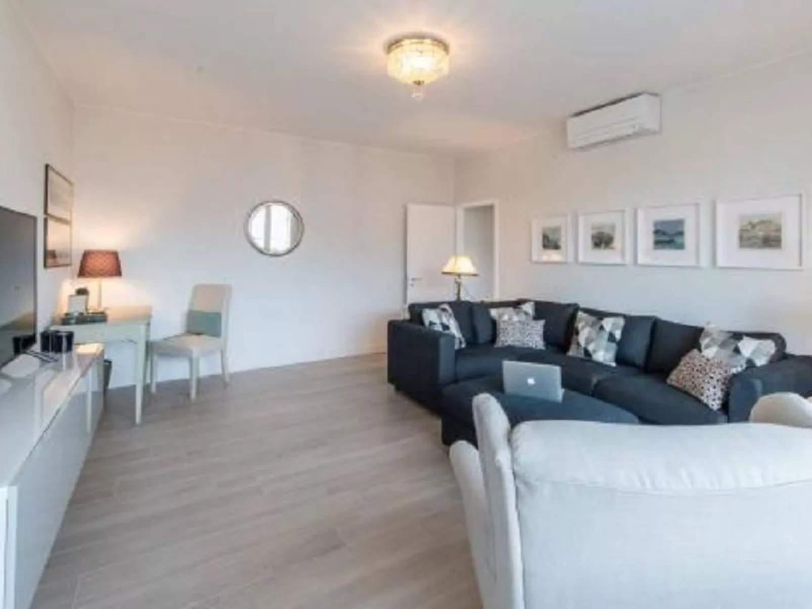 Elegante Penthouse-Wohnung mit Seeblick-Drinnen