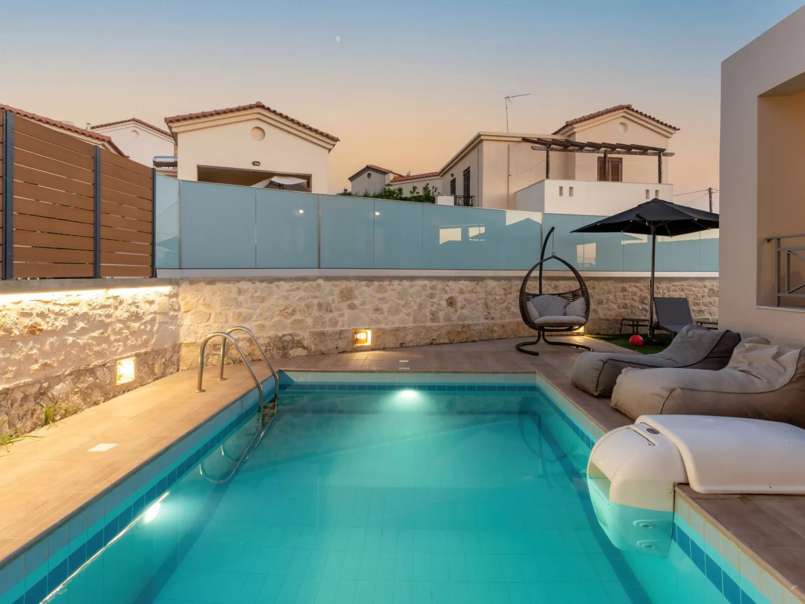 3-Schlafzimmer-Villa mit privatem Pool und Ladegerät für Elektroautos-Image-tags.info