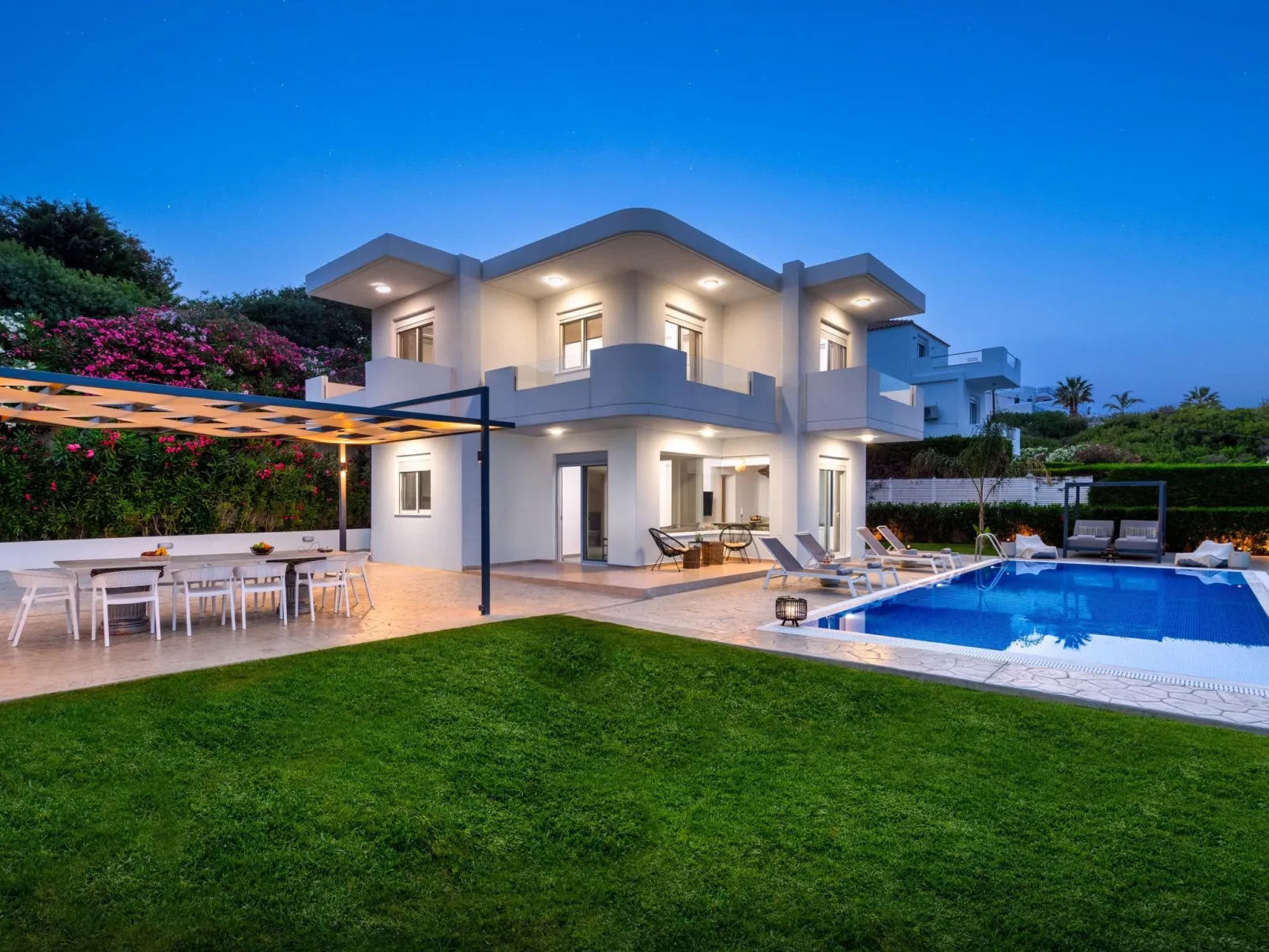 Moderne Villa mit Hügel- und Meerblick-Image-tags.info