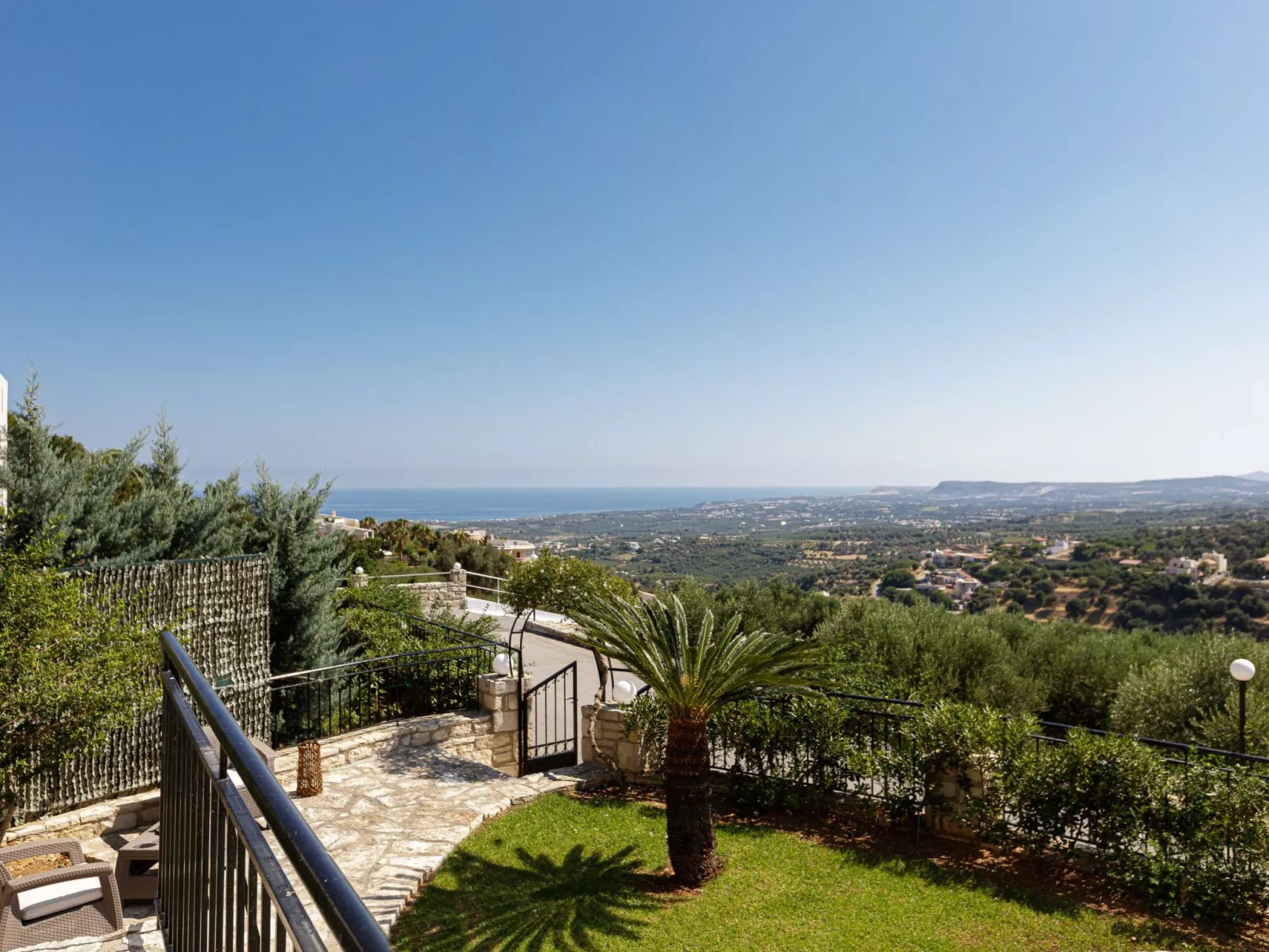 Familienvilla mit Pool, Garten, Spielplatz und BBQ-Image-tags.info