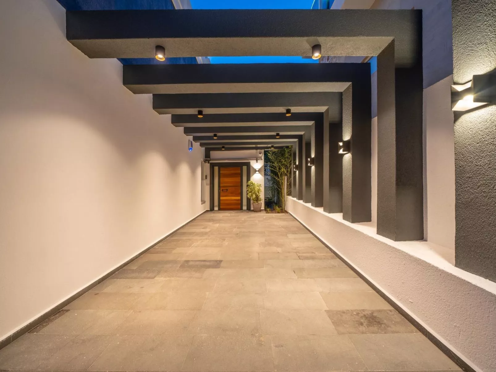 Designvilla mit Pool und spektakulärer Aussicht-Outside