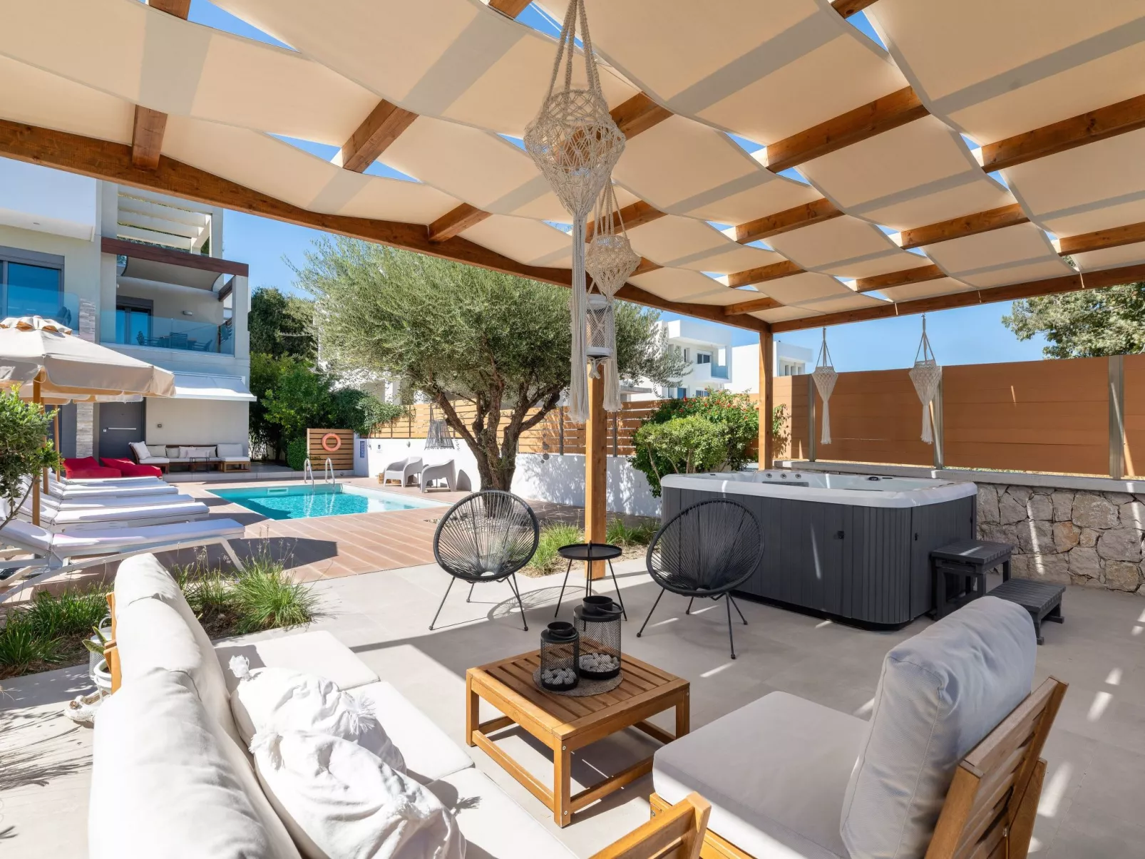 Schöne Pool-Villa Terpsis-Dedans