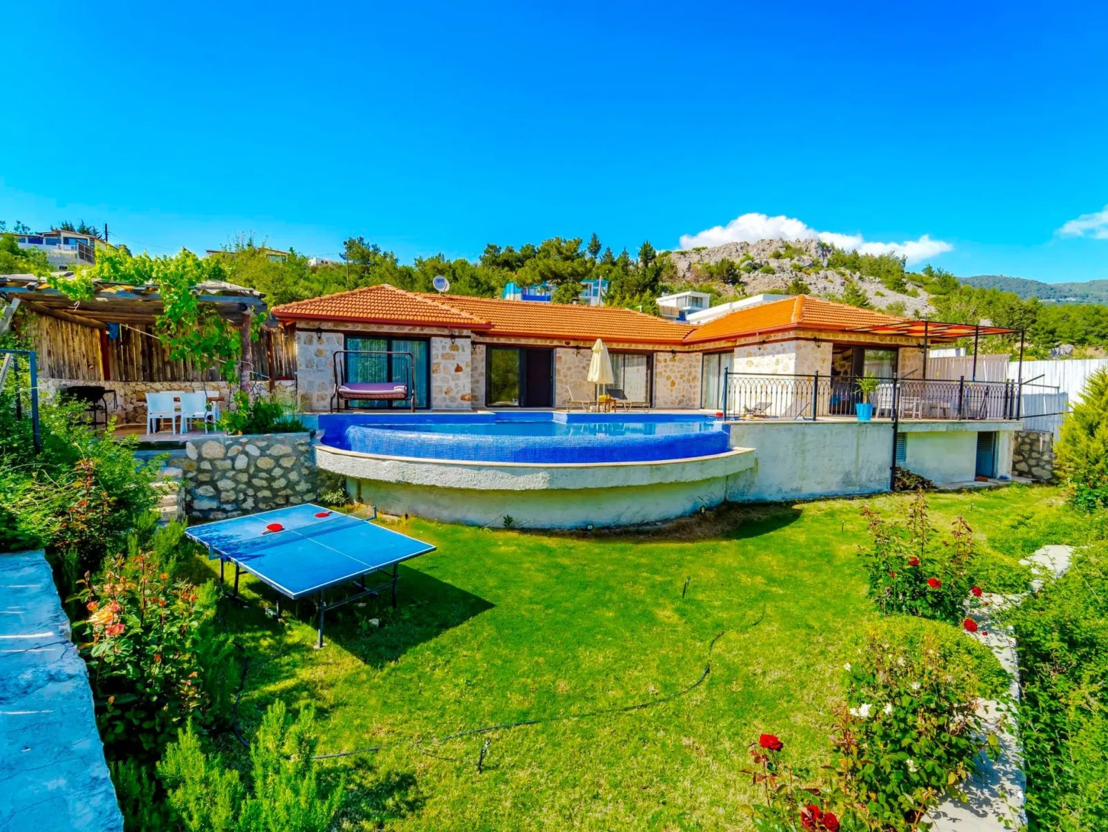 Rustikale Natursteinvilla mit Bergblick in Kalkan-Image-tags.info