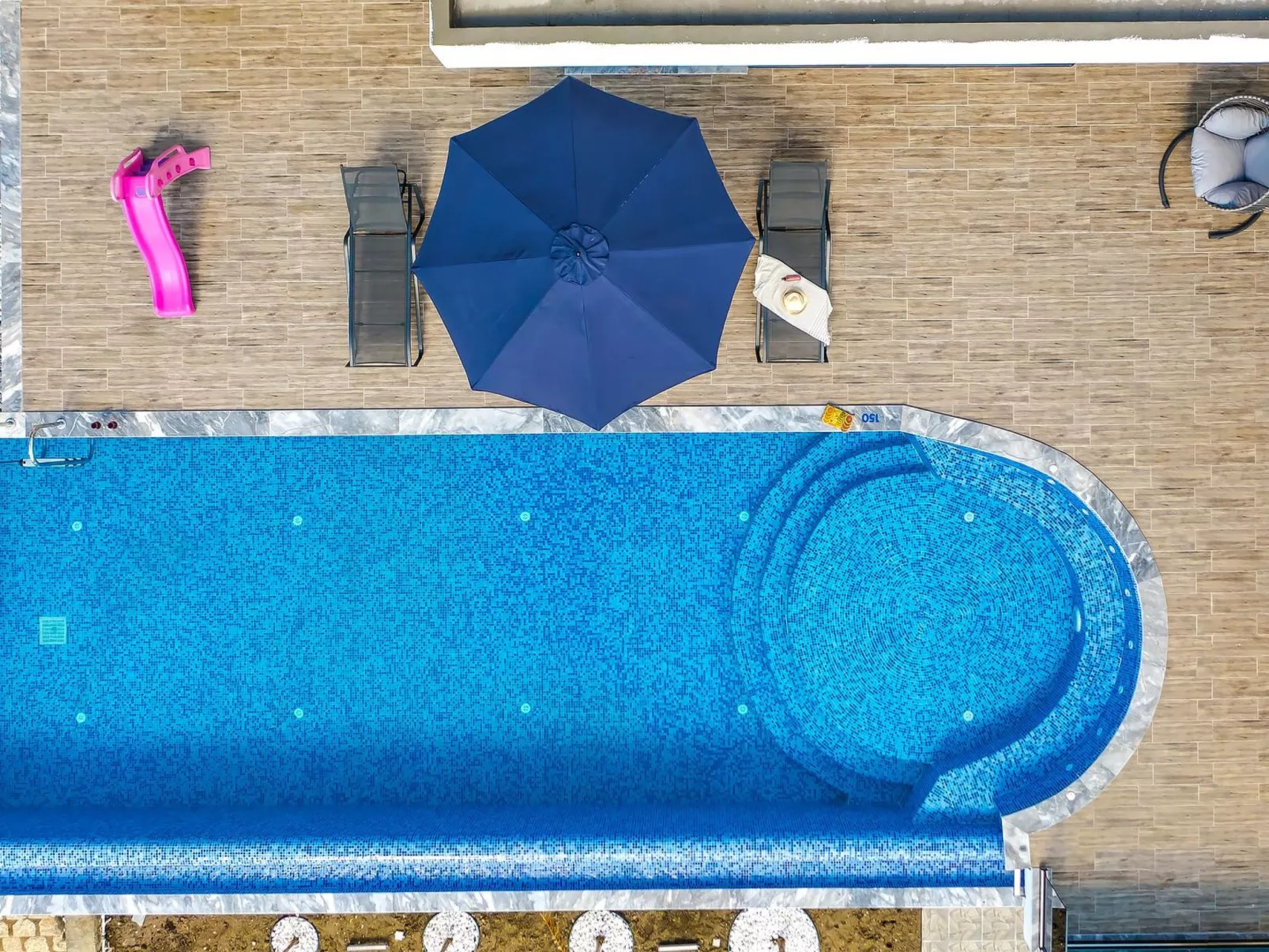 Schöne Villa mit Pool, Blick auf Meer und Tal-Draußen
