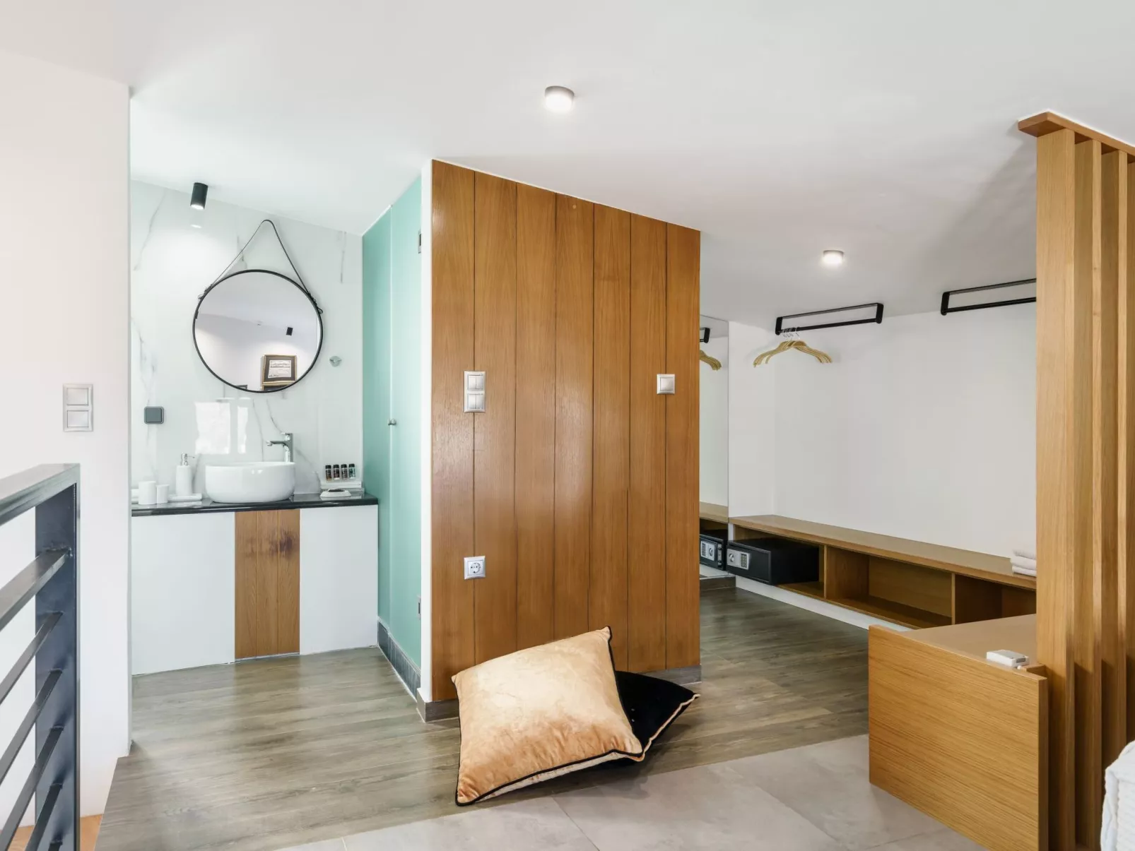 Lux-Villa mit Innen- und Außenpool, BBQ und Fitnessraum-Inside