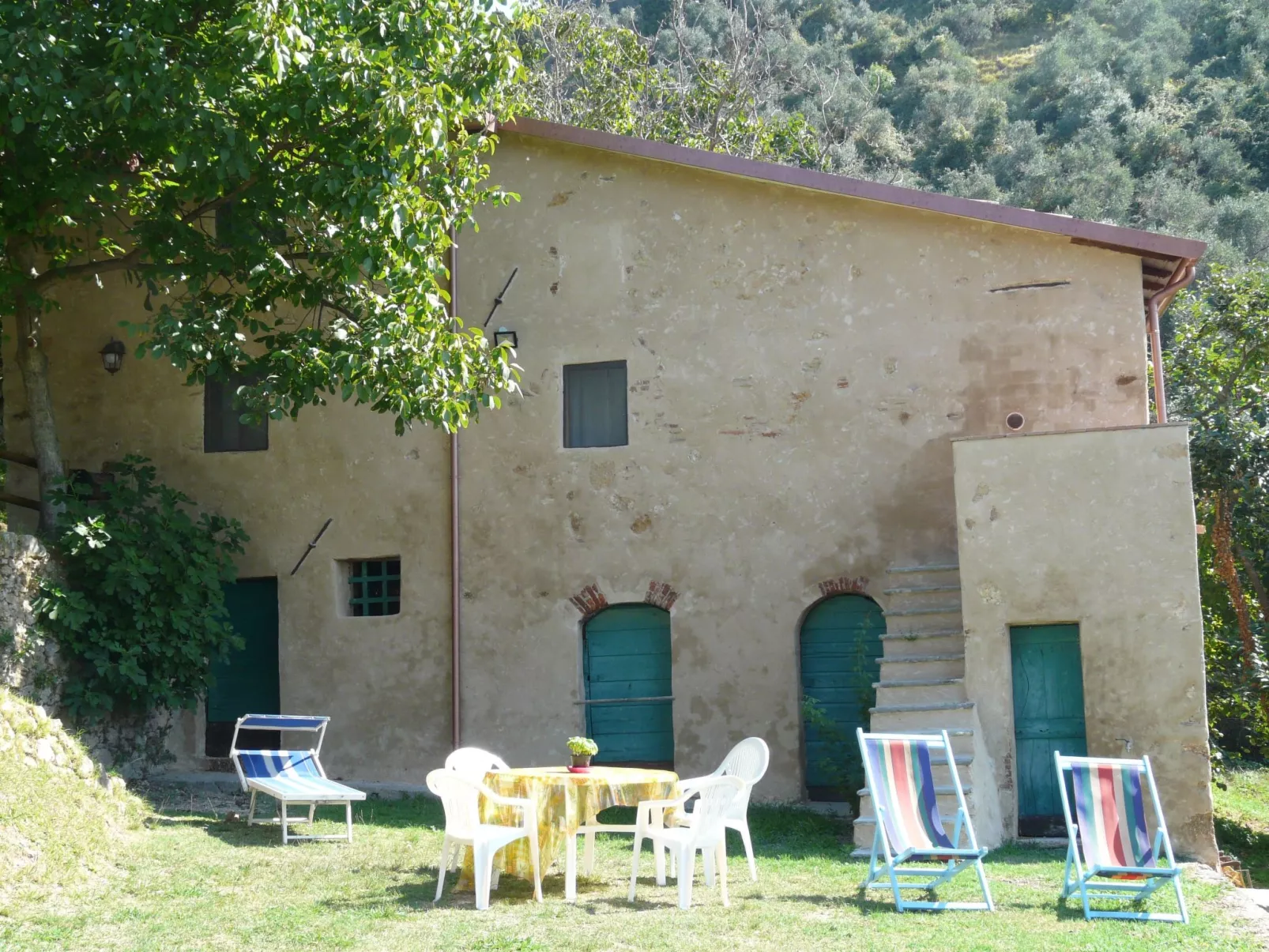 'Graceland' mit Garten und Terrasse-Outside