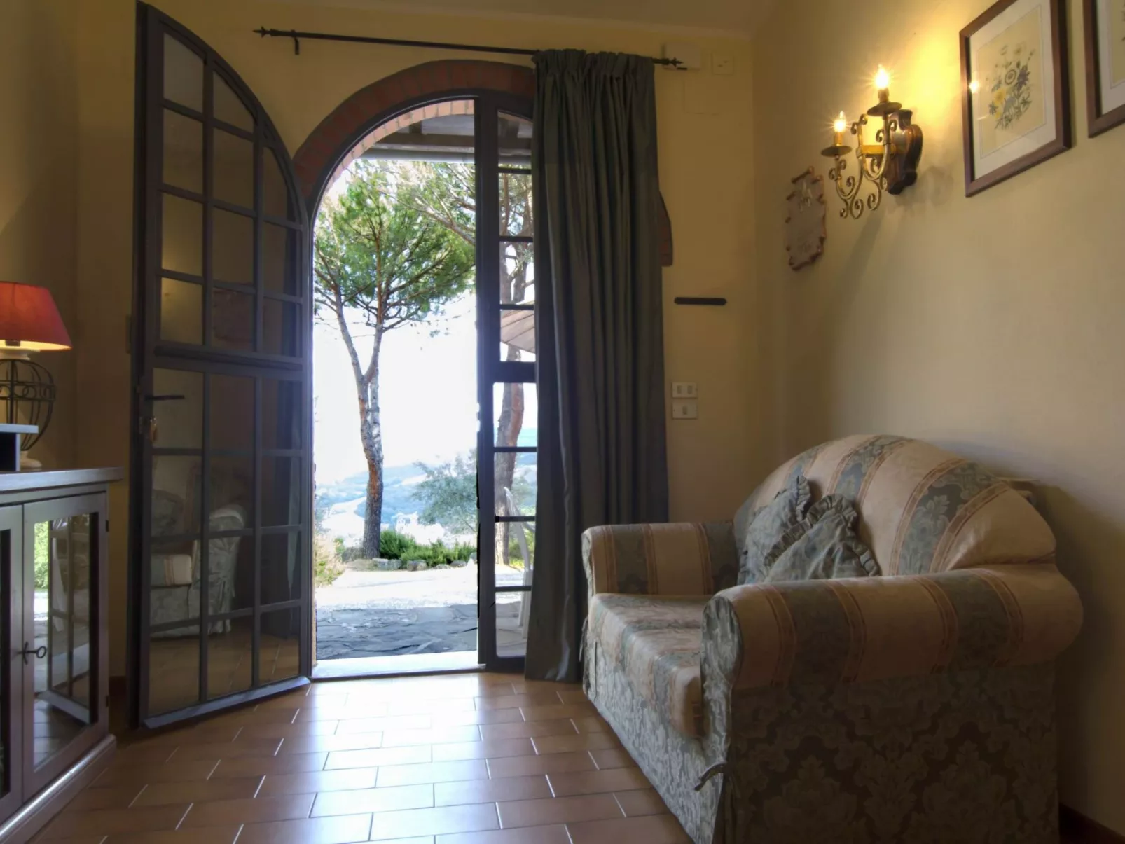 Rosa Wohnung mit Panoramablick-Drinnen