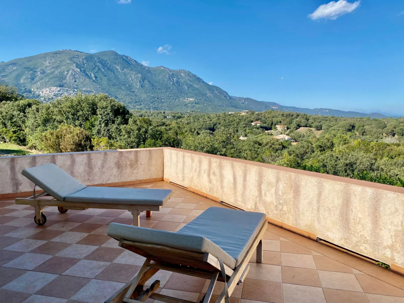 Villa mit Meerblick U Castagnu in geschützter Natur-Dehors