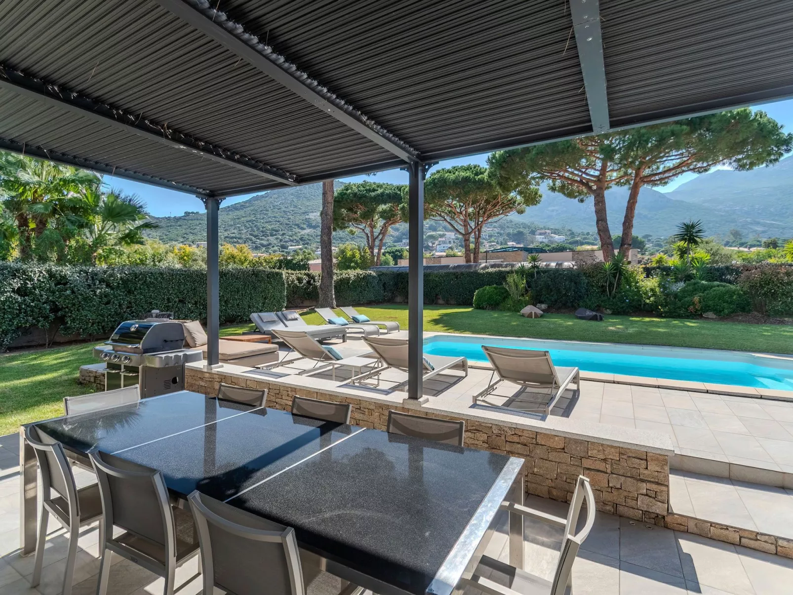 Villa 4 Schlafzimmer, privater Pool Garten und Parkplatz-Image-tags.info