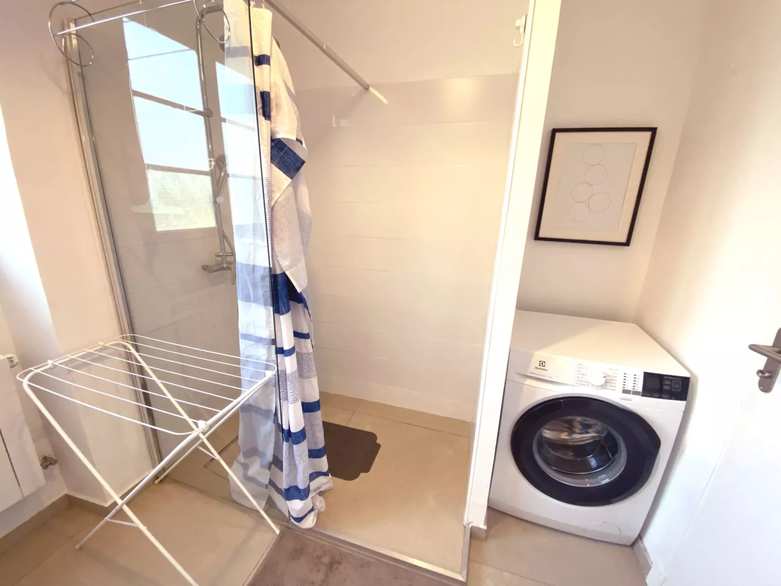 Geräumige und elegante Villa mit großem Garten, Swimmingpool und 3 Schlafzimmer-Inside