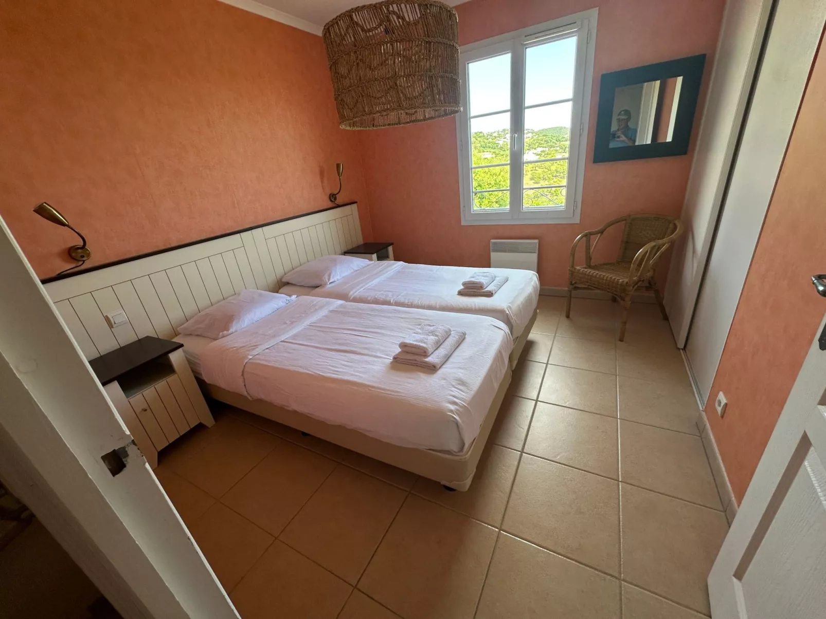 Mit Garten, Grill und Terrasse-Drinnen