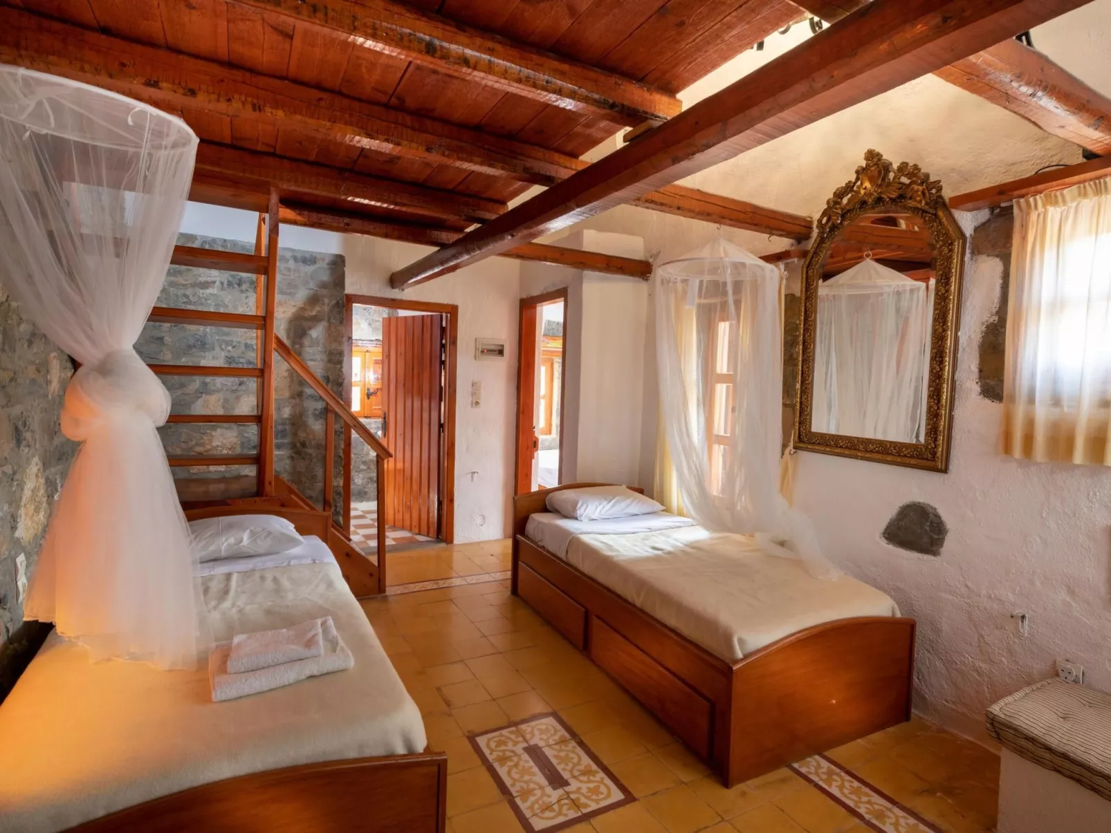 Penelope in Mavrikiano-Inside