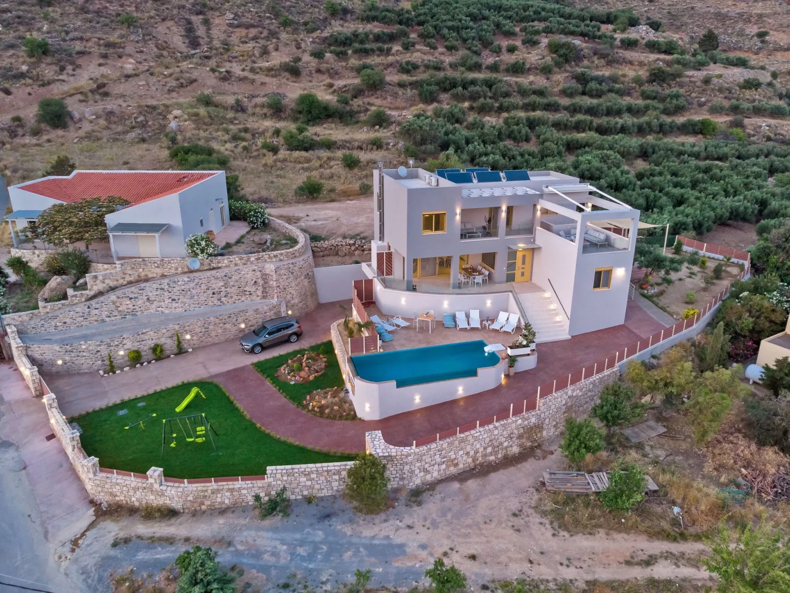 Villa Privater Pool Jacuzzi BBQ Kinderbereich-Inside