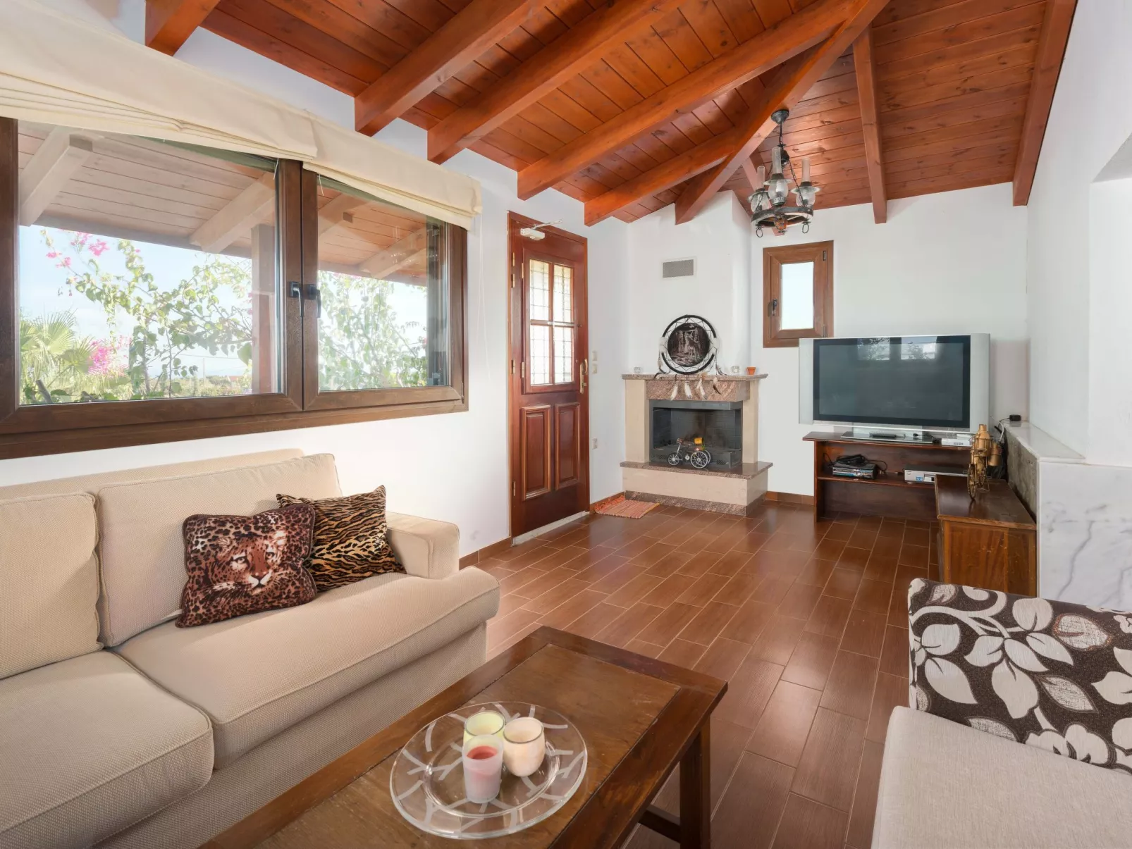 In Notia Rodos mit privatem Garten-Dedans