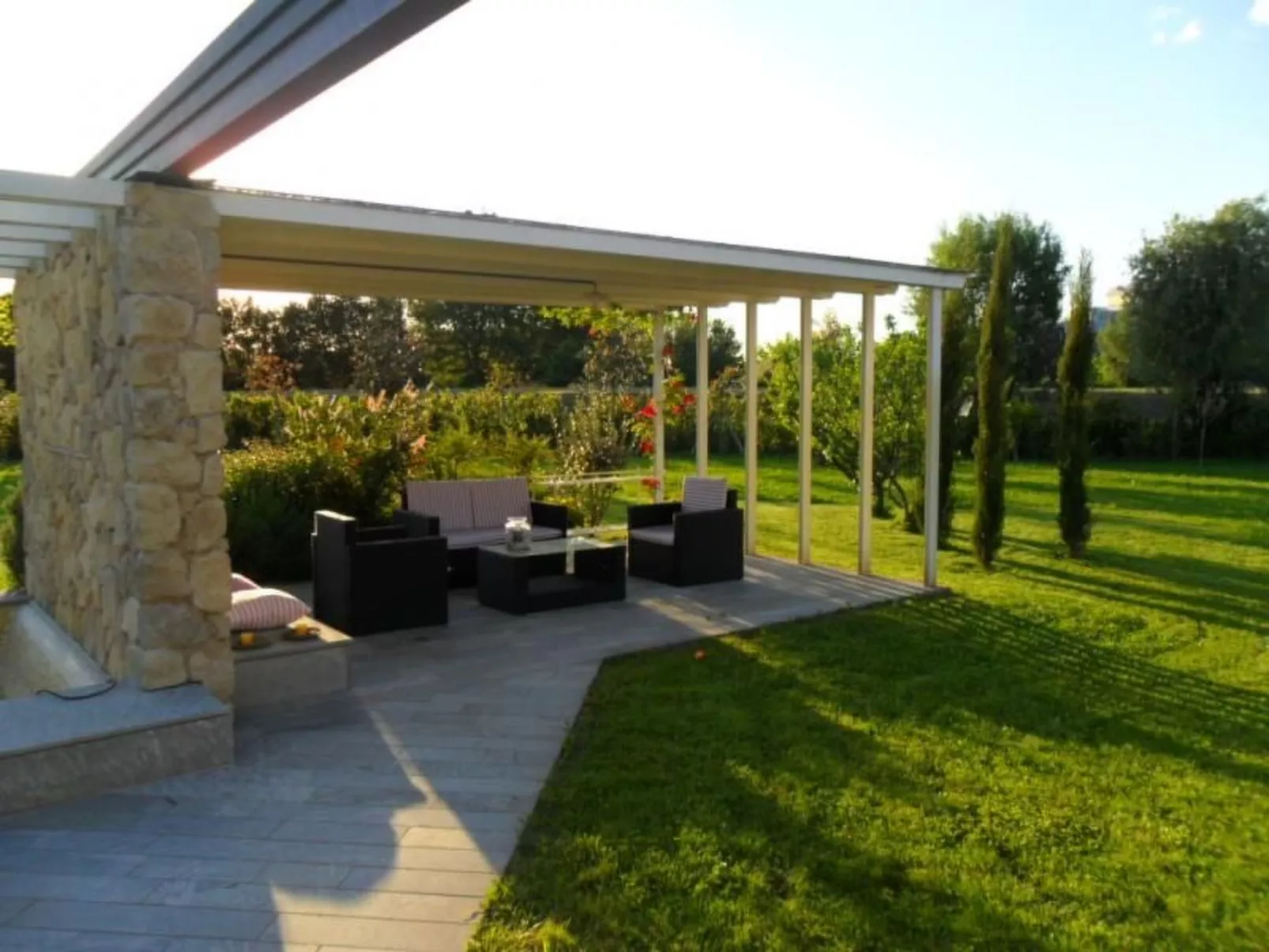 Mit Garten, Grill und Terrasse-Drinnen