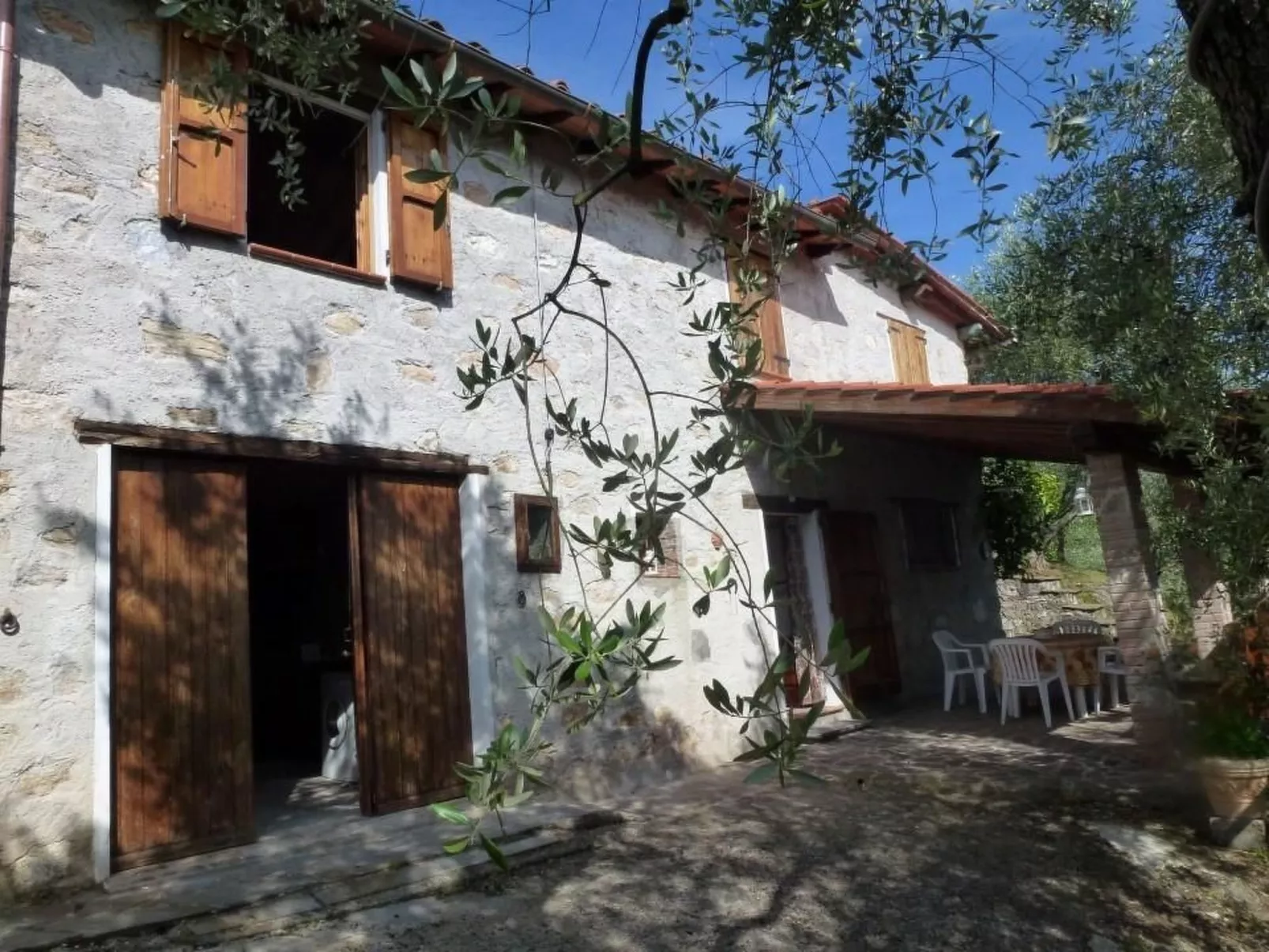 Rustico inmitten eines Olivenhainens