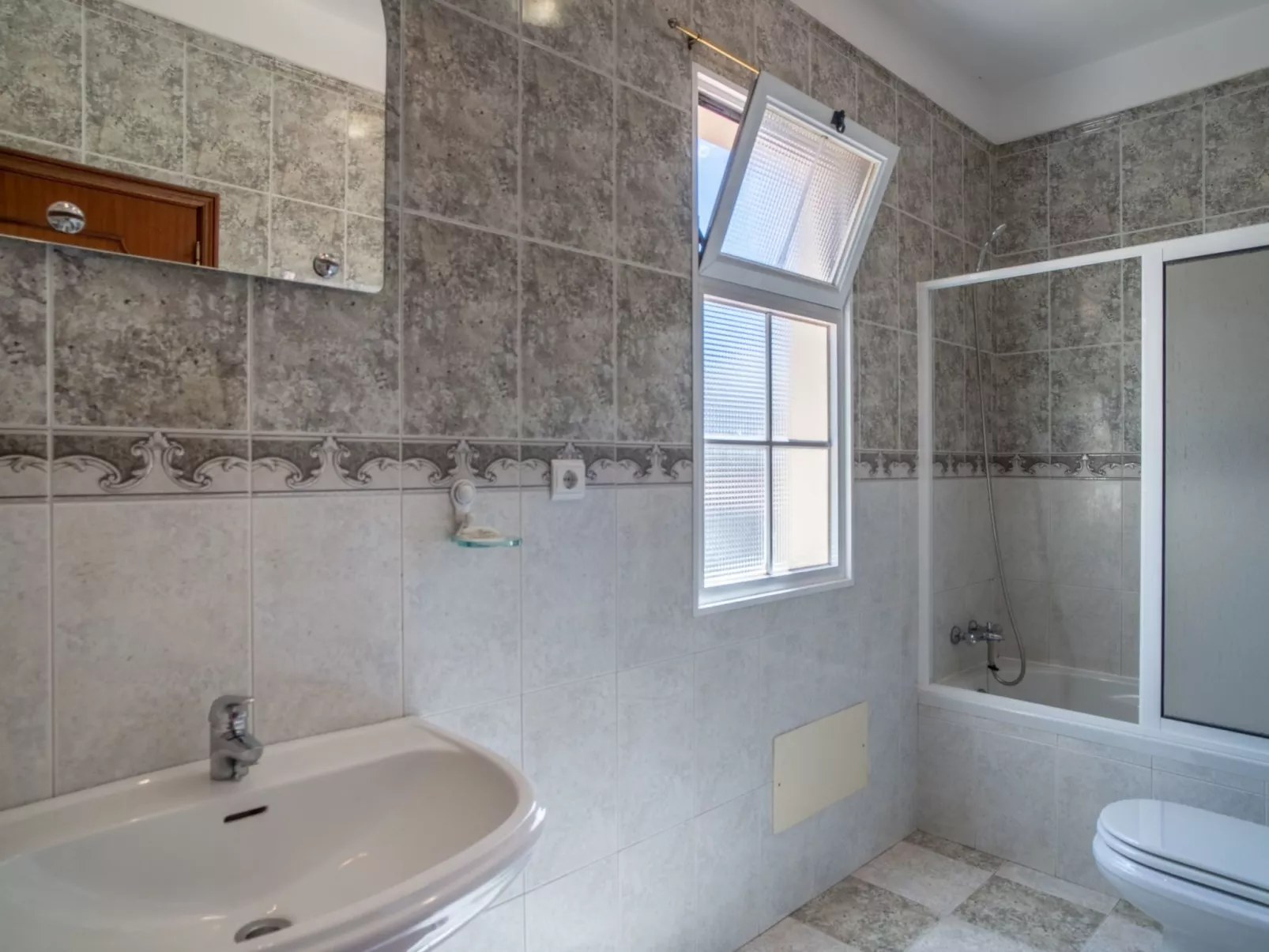 Villa mit Gartenblick-Image-tags.info