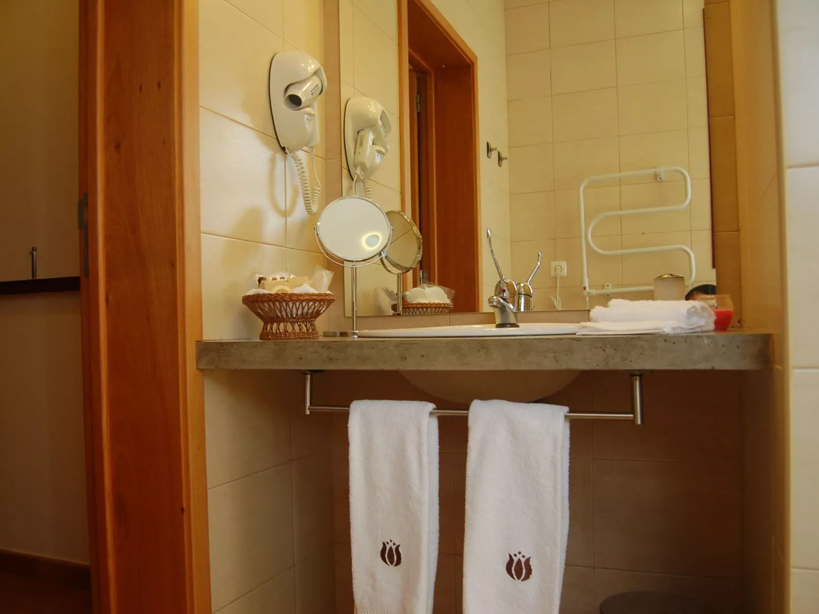 Casa da Fonte - Historisches Steinhaus auf den Azoren-Drinnen