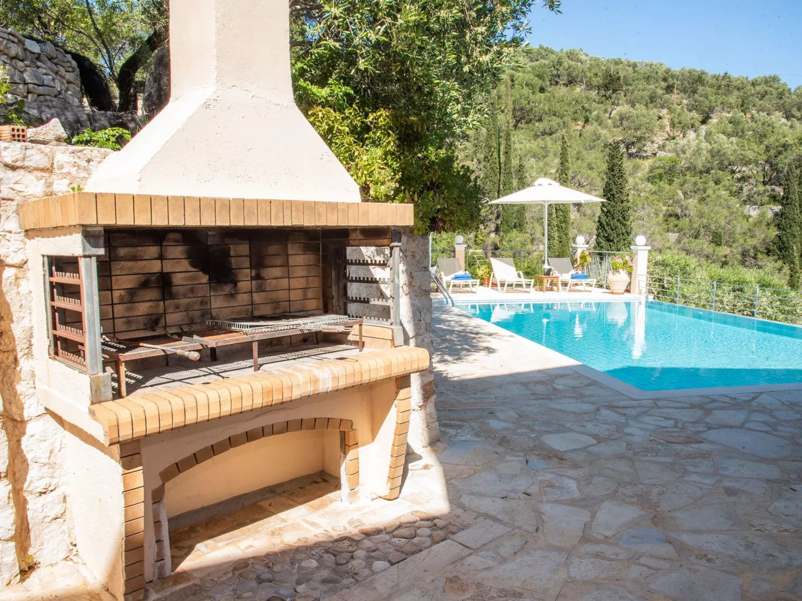 Villa Anthula mit Pool und herrlichem Meerblick-Draußen