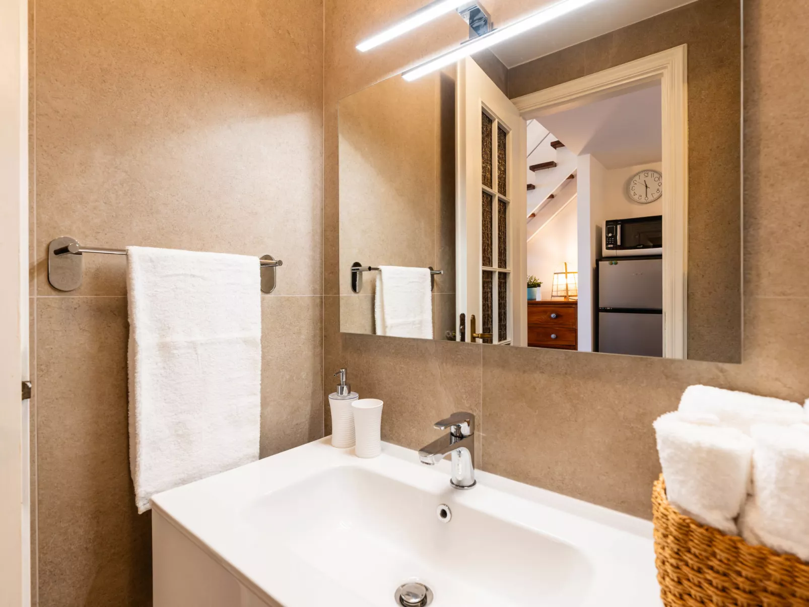 Beautiful Seaview-Inside