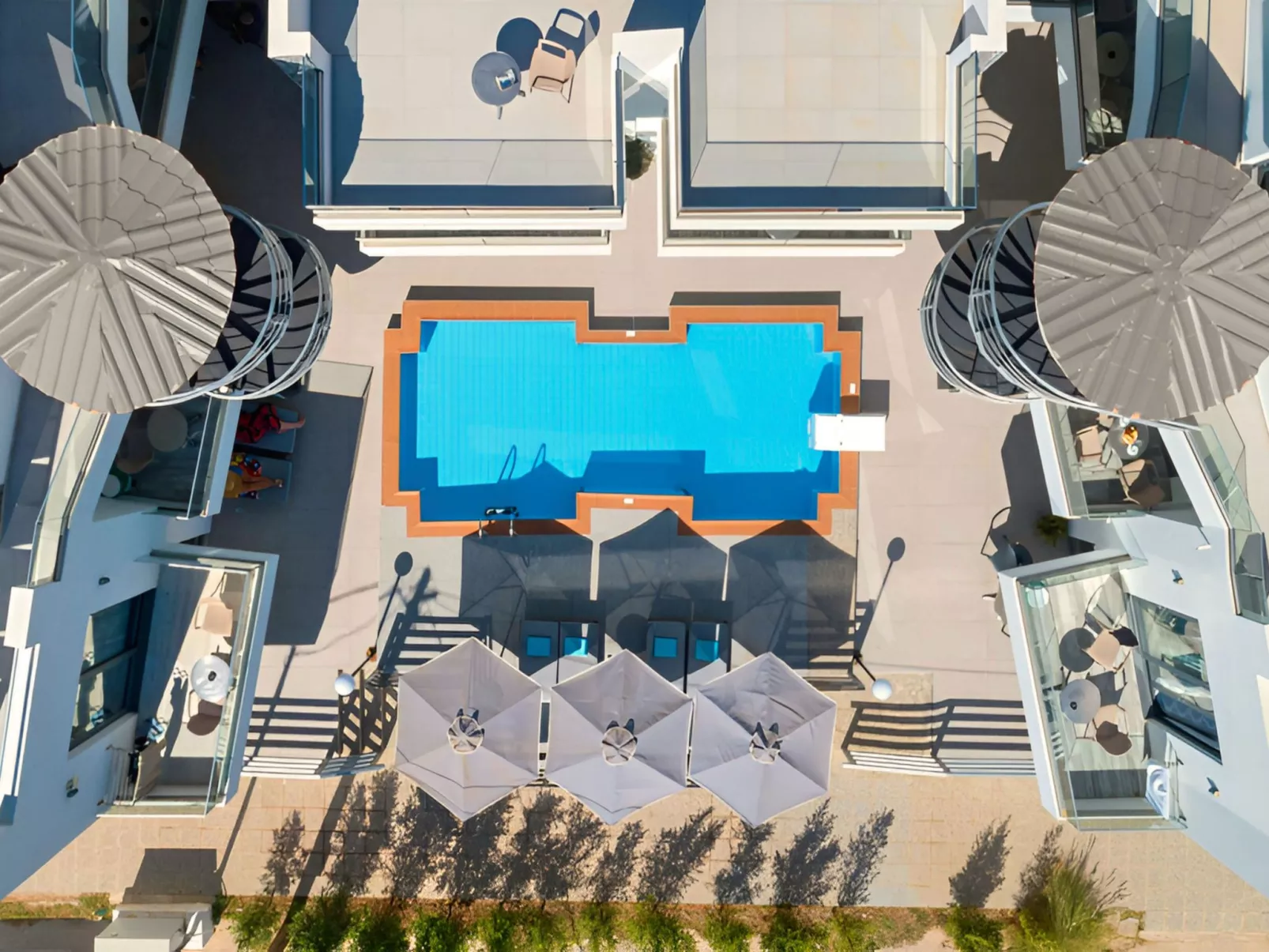 Pnoe Beachside Suite