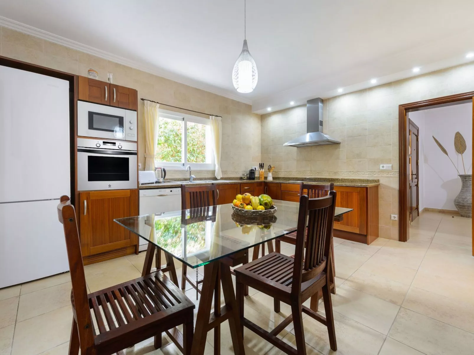 Schöne Villa Belvedere mit 4 Schlafzimmern, 3 Bädern, beheiztem Pool, zwei Whir-Inside