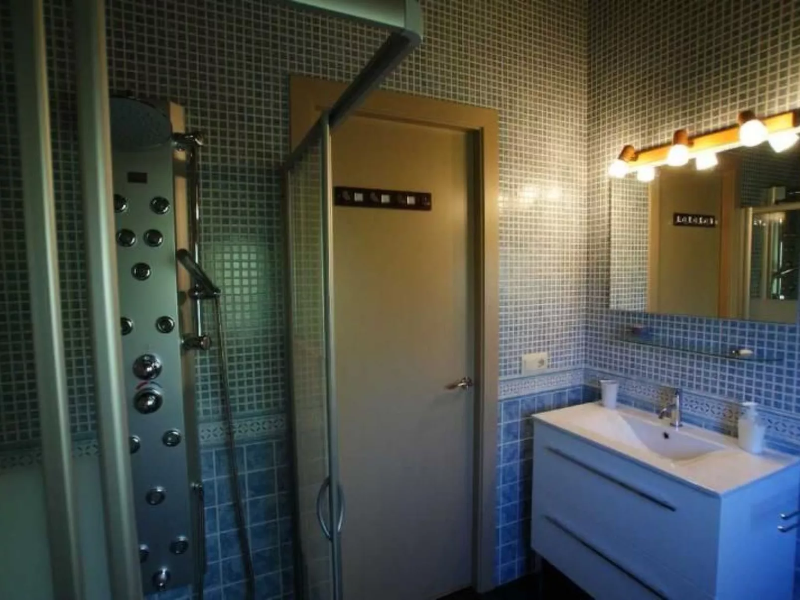 Wohnung El Graner mit großer Fensterfront-Image-tags.info