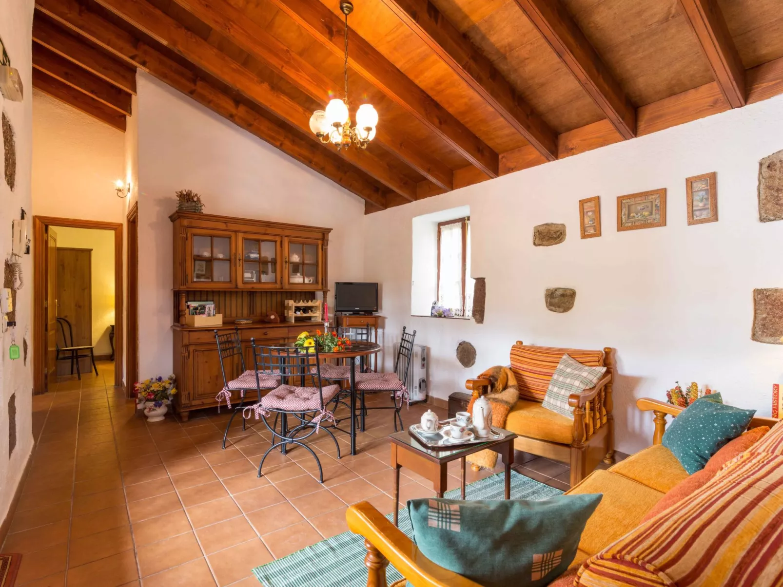 Finca Picacho "Ferienhäuser für große Gruppen"-Inside