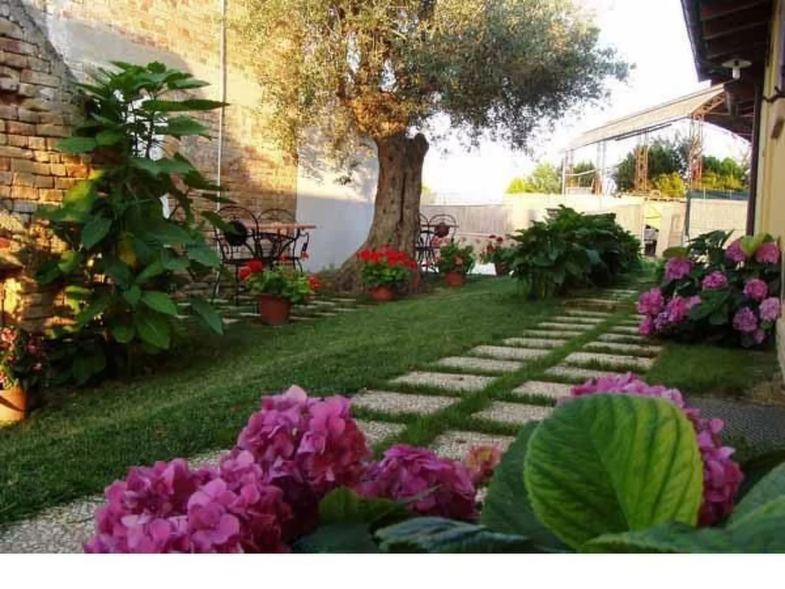 In Notaresco mit Grill und Garten-Draußen