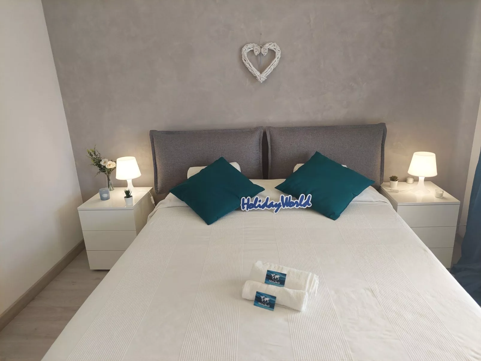 Seaside Heritage Retreat by Holiday World-Inside