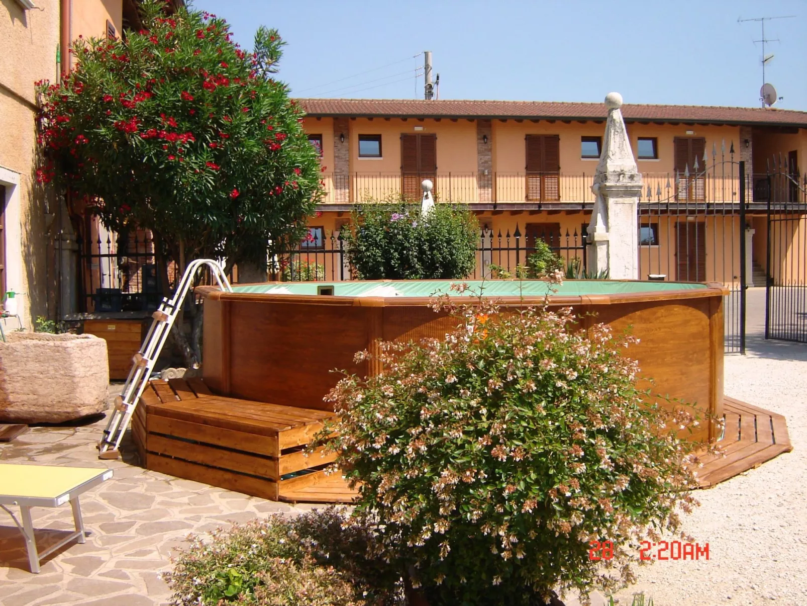 Mit großer Terrasse-Outside