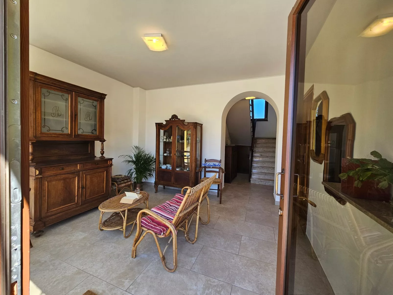 Zwischen Seen und Hügeln in Pina by Holiday World-Drinnen