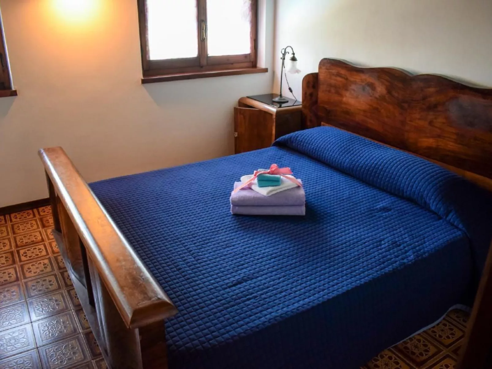 OWL Apartment - Pool - Ansichten - Kunst-Dedans